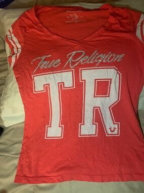 True Religion Varsity V-Neck Tee🔥 Swarovski Crystal 🔥